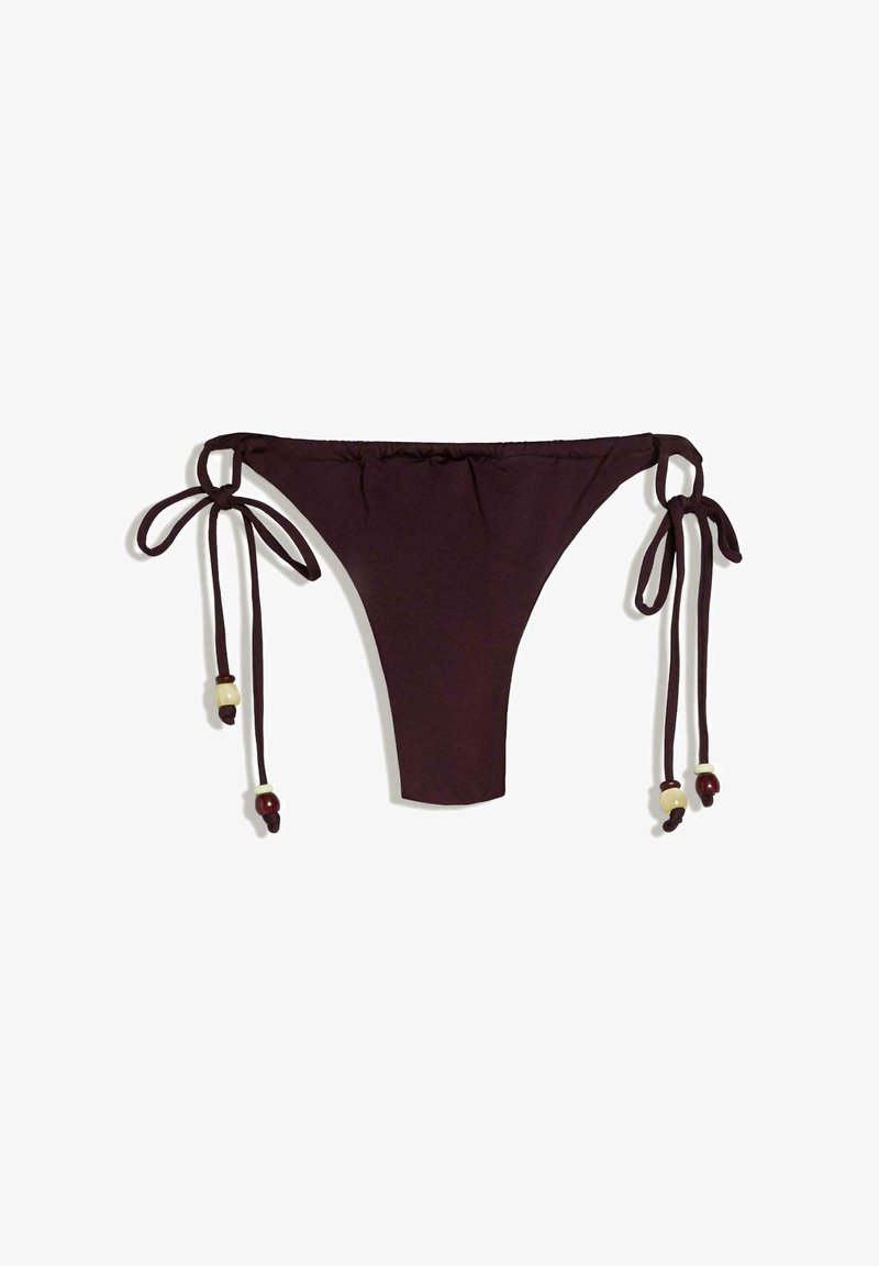 Donji dio tamno smeđeg bikinija s podesivim bočnim vezicama ukrašen bijelim i smeđim dekorativnim perlicama, prikazan na bijeloj pozadini.