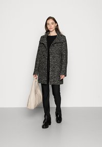 ONLY NEWSOPHIA - Lühike jakk - blackmelange white