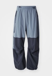 Unselected, cool grey/anthracite black