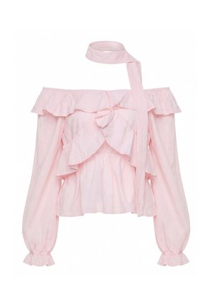 Blusa rosa chiaro scollata con maniche lunghe a sbuffo, bordi arricciati e sciarpa abbinata da annodare al collo.