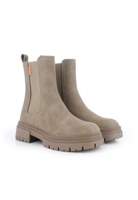 Botines beige de ante liso, con paneles laterales elásticos, una suela de goma gruesa y costuras en contraste.