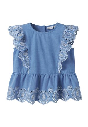 Blaue ärmellose Bluse mit Lochspitzenvolants an Schultern und Saum, versehen mit kreisförmigen Stickmustern und einem Rundhalsausschnitt.