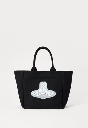 Sort lærred totebag med korte håndtag, prydet med et sølvbroderet design af et rumskib og ringe på forsiden.