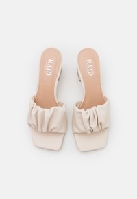 RAID Wide Fit Slip-ins med hög sula - off-white