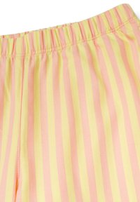 Pruhovaná látka se střídajícími růžovými a žlutými svislými pruhy. Elastický pas. Hladká textura s jemně prošitými švy.