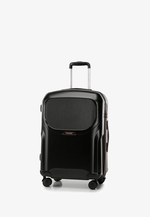 Czarna walizka twarda z teksturowaną powierzchnią, pionowymi rowkami, wysuwaną rączką, czterema kółkami i różowymi złotymi akcentami.