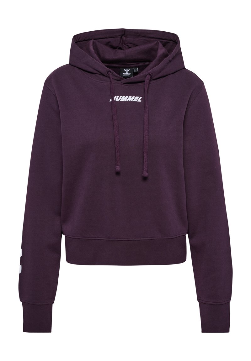 Abgeschnittenes lila Hoodie aus weichem Stoff, mit einem großen weißen Logo auf der Brust und weißen Akzenten an den Ärmeln. Verstellbare Kapuze mit Kordelzug.