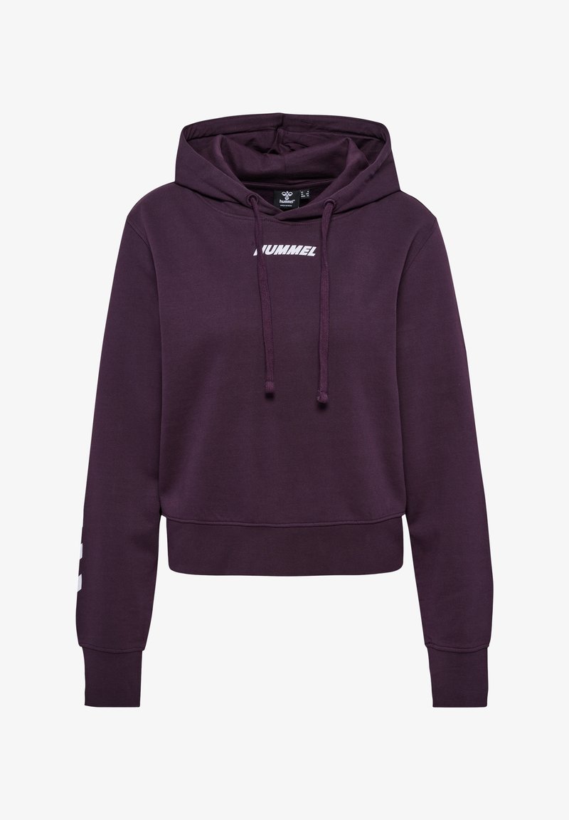 Abgeschnittenes lila Hoodie aus weichem Stoff, mit einem großen weißen Logo auf der Brust und weißen Akzenten an den Ärmeln. Verstellbare Kapuze mit Kordelzug.