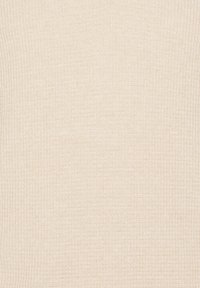 Beige tröja med ribbad textur, tillverkad av mjukt stickat material. Designen är enkel och odekorerad, utan synliga mönster eller accenter.