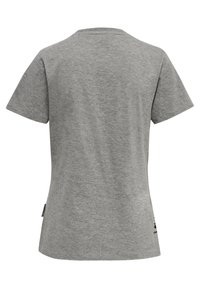 Grå bomullen t-shirt med kort ärm, rund halsringning och en lätt insvängning vid midjan. Har en liten logotyp på undersidan.