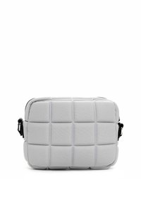 Borsa a tracolla grigia imbottita con un design trapuntato, dotata di zip e tracolla regolabile. Superficie liscia con forma rettangolare.
