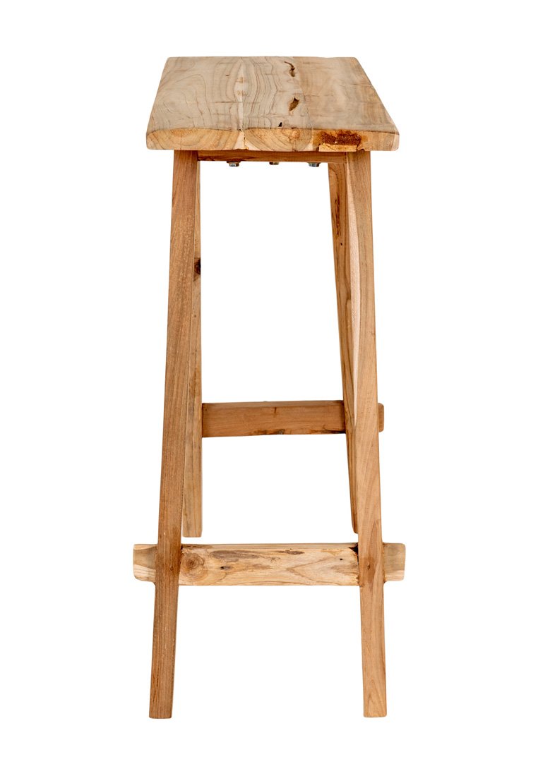 Holz-Barhocker mit natürlichem Finish, ausgestattet mit einer rechteckigen Sitzfläche und konischen Beinen, die sichtbare Holzmaserungen und eine robuste Bauweise zeigen.