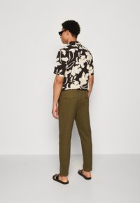 Scotch & Soda DRIFT - Chino hlače - algae