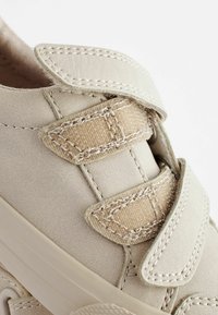 Next TWO FASTENING FIT - Čevlji na paske - stone cream