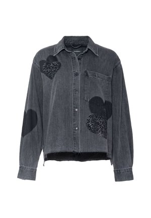 Grijze denim blouse met een boxy fit, lange mouwen, een voorzak en hartvormige zwarte pailletten- en stofversieringen.