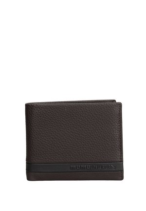 Portefeuille en cuir texturé marron foncé avec bande noire et logo embossé "MOMO DESIGN" sur fond blanc.