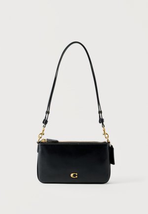 Schwarze Leder-Umhängetasche mit goldenem Reißverschluss, goldenem Verschlussdetail und verstellbarem Riemen vor einem schlichten hellen Hintergrund.