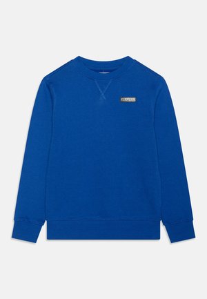 Langärmliges Sweatshirt in Königsblau mit Rundhalsausschnitt, gerippten Bündchen und Saum, mit einem kleinen rechteckigen Logo-Patch auf der linken Brust.
