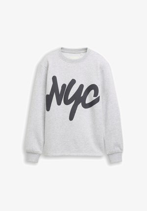 Lichtgrijze longsleeve sweatshirt met geribde boorden en zwarte dikke "NYC" tekst gedrukt over de borst.