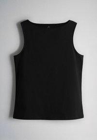 Haut noir sans manches pour femme avec un col rond, présenté à plat sur un fond gris clair.