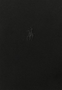 Polo shirt en coton noir avec un tissage texturé et un logo en relief d'un cheval et d'un cavalier sur la poitrine gauche.