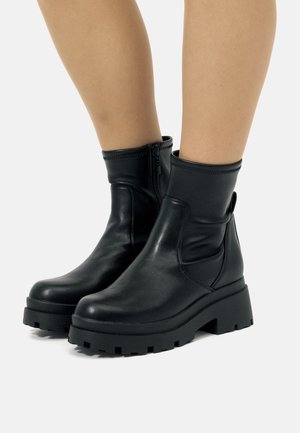 mtng Botines con plataforma - black