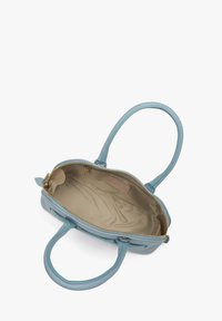 Jasnoniebieska skórzana torba na ramię z zamkiem i dwoma uchwytami. Wnętrze posiada gładkie beżowe wykończenie oraz małą kieszonkę.