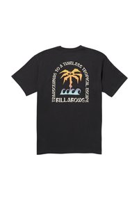 Camiseta de algodón negra con un gráfico colorido de una palmera y olas, con el texto "BILLABONG" y un diseño de escena tropical.