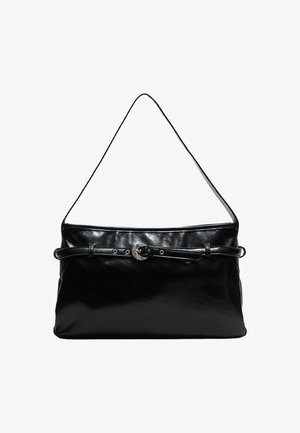 Borsa a spalla in pelle nera con una sottile tracolla regolabile e un dettaglio decorativo a cintura sul davanti.