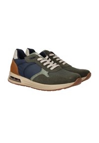 Sneakers da uomo in suede verde oliva e tessuto blu navy, con accenti beige, pannelli in rete e suole in gomma marrone chiaro. Design con lacci e collo imbottito.