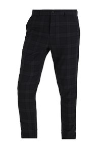 Pantaloni a scacchi neri slim fit, con una texture intrecciata, passanti per la cintura e chiusura con un solo bottone in vita.