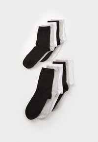 Set von acht Baumwollsocken in Schwarz, Weiß und Grau. Glatte Textur, Knöchellänge-Design mit elastischen Bündchen für Passform und Komfort.