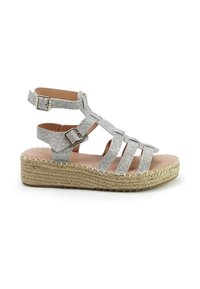 Glittery zilveren espadrille wedge sandaal met meerdere banden en twee verstelbare gespen. Vlecht-jute zool met een gestructureerde afwerking.