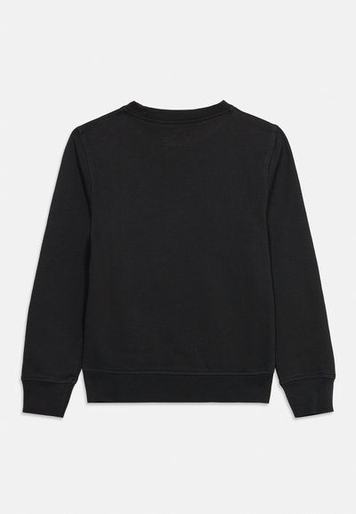 Μαύρο φούτερ με μακριά μανίκια και στρογγυλή λαιμόκοψη, εμφανιζόμενο από πίσω, με ριμπ μανσέτες και τελείωμα σε απλό ανοιχτό φόντο.