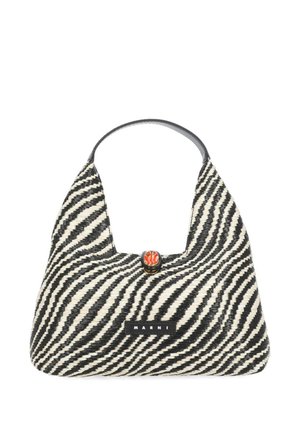 Borsa a tracolla con strisce bianche e nere come una zebra, manico corto, un bottone decorativo arancione al centro e etichetta del marchio Marni sul davanti.