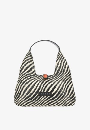 Borsa a tracolla con strisce bianche e nere come una zebra, manico corto, un bottone decorativo arancione al centro e etichetta del marchio Marni sul davanti.