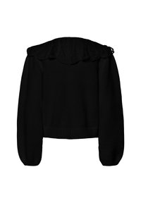 Melnā džemperī ar izgriezumu, viļņotu tekstūru ap kaklu un garām piedurknēm. Džempera apakša ir pieguloša ar ribotu maliņu un gludu auduma tekstūru.