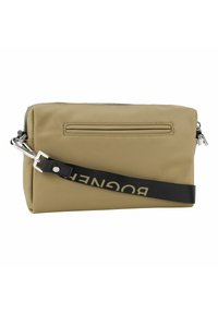 Tan nylon crossbody taske med sølv lynlås, justerbar sort rem med logo. Glat overflade med en subtil mat finish.