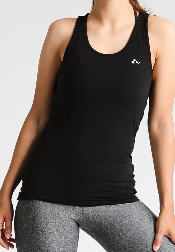 Zwarte mouwloze sport tanktop van gladde stof, met een ronde halslijn en een klein wit logo op de borst.