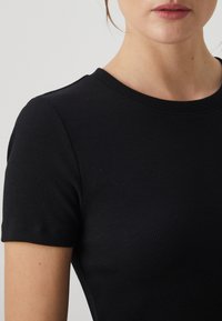 GAP MOD CROP TEE - T-shirt imprimé - black