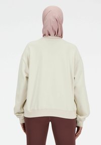 New Balance ATHLETICS FRENCH TERRY CREW - Felpa - linen