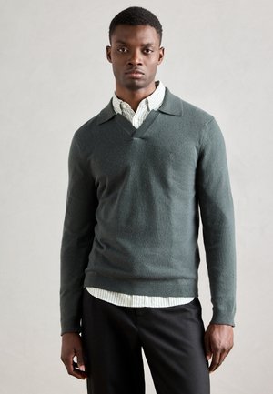 SWEATER WITH OPEN POLO COLLAR WITHOUT BUTTONS - Striktrøje - mangrove