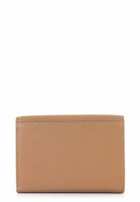Portafoglio in pelle tan con texture liscia, forma rettangolare e design minimalista. Gli spigoli cuciti sono visibili, senza accessori o decorazioni.