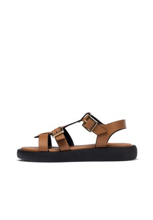 Sandalias de cuero marrón con suela de goma negra, que presentan dos correas con hebillas en la parte superior y una plantilla acolchada para mayor comodidad.
