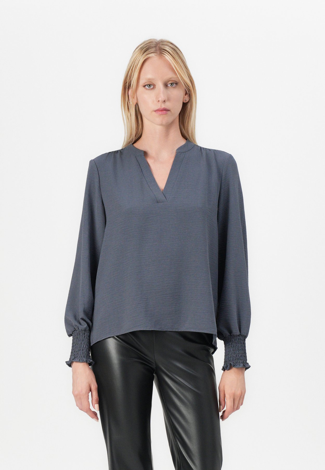 ONLMETTE V-NECK LS SMOCK TOP NOOS WVN