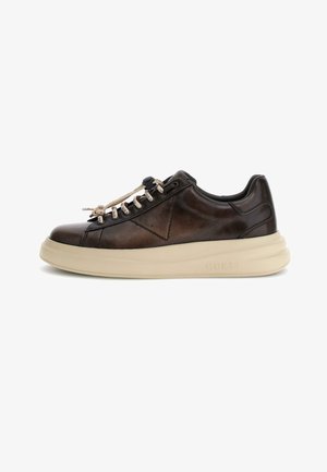 Guess, Baskets basses - brown