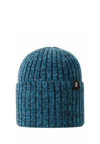 Dzianinowa czapka w różnych odcieniach niebieskiego, z żebrowanym wzorem i podwiniętym mankietem. Zawiera małą czarną metkę z logo.