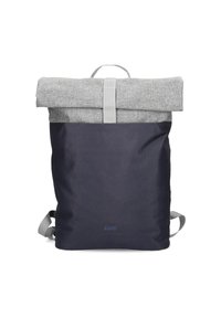 Zaino roll-top realizzato in tessuto grigio nella parte superiore e materiale blu scuro nella parte inferiore. Caratterizzato da spallacci grigi e un manico superiore.