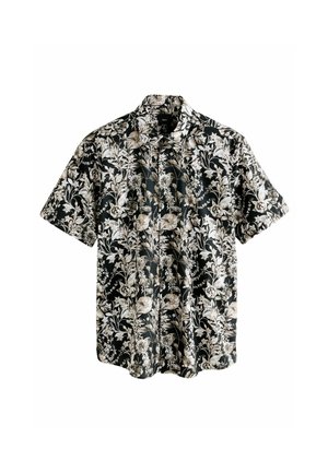 Košile s krátkými rukávy z černé látky s květinovým vzorem v odstínech krémové a béžové, s límečkem a zapínáním na knoflíky vpředu.