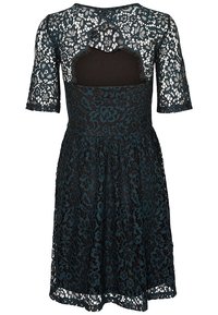 Robe en dentelle vert sarcelle foncé avec motif floral, manches courtes et découpe dans le dos révélant un tissu noir en dessous.